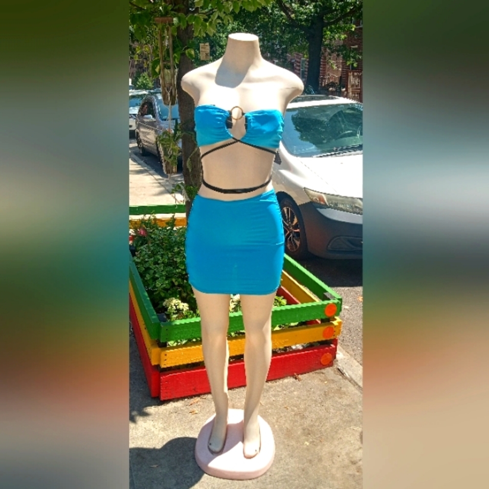 2 piece Stylish Blue Skirt with Ring Accents 🩵